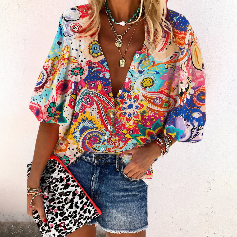 Langärmlige Damenbluse im Boho-Stil mit V-Ausschnitt, Paisley-Muster. Ideal für Frühling & Sommer.