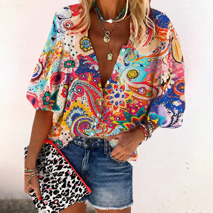 Langärmlige Damenbluse im Boho-Stil mit V-Ausschnitt, Paisley-Muster. Ideal für Frühling & Sommer.