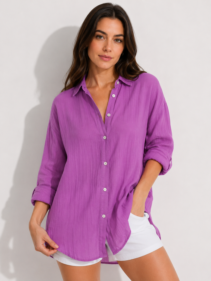 Leichte Sommerbluse für Damen, langärmlig mit Knopfleiste, ideal für warme Tage und stilvolle Outfits.