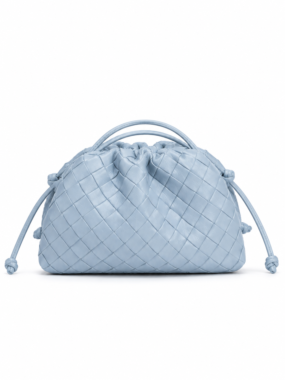Modell trägt elegante geflochtene Kunstleder Schultertasche, vielseitig und stilvoll für jeden Anlass.