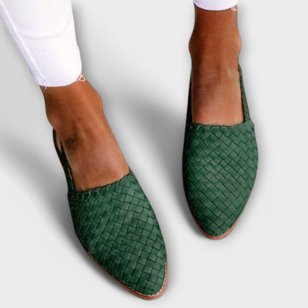 Handgewebte Damen Mokassins für optimalen Komfort. Stilvolle flache Schuhe, ideal für Frühling & Sommer.