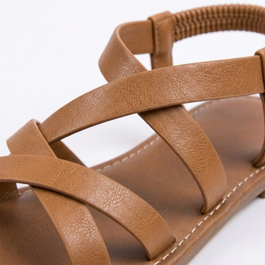 Hochwertige Damensandalen flach mit weichen Riemchen & Knöchelriemen. Stilvoll & bequem für warme Tage.