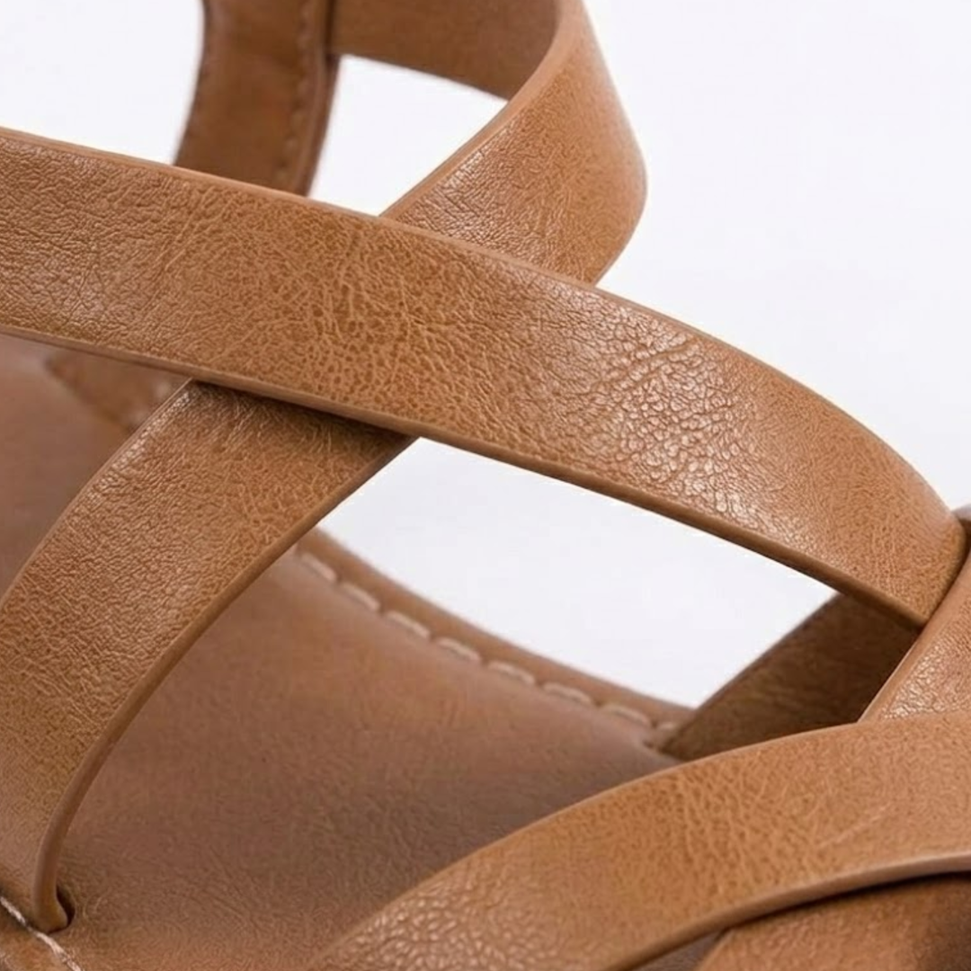 Damenschuhe: Flache Sommersandalen mit eleganten Riemchen & Knöchelriemen. Ideal für Bequemlichkeit & Stil.
