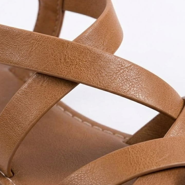 Damenschuhe: Flache Sommersandalen mit eleganten Riemchen & Knöchelriemen. Ideal für Bequemlichkeit & Stil.