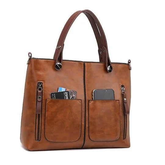 Vorderansicht der eleganten Damen Schultertasche Ralaana in Braun, mit stilvollen Details und praktischem Design.
