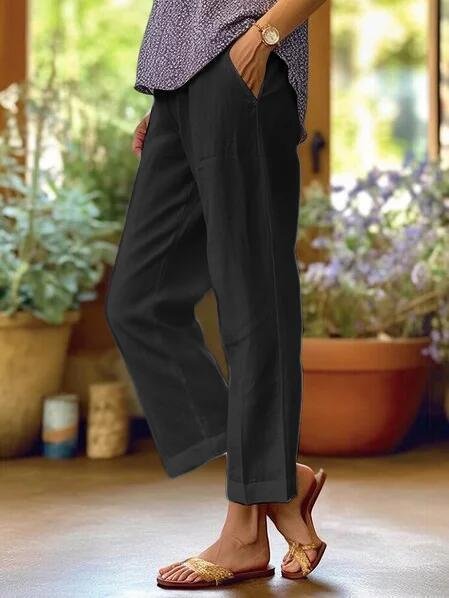 Bequeme, leichte Damen Sommerhose im Cropped-Stil mit Umschlagbund, ideal für entspannte Sommertage.