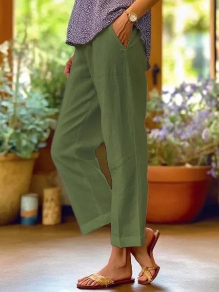 Detailansicht der Cropped Damenhose mit stilvollem Umschlagbund, eine elegante und leichte Sommerhose.