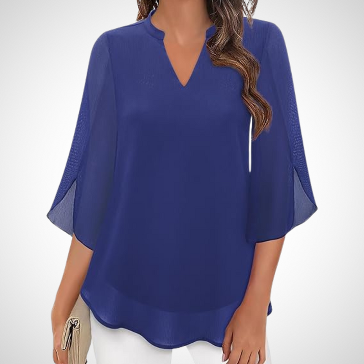 Detailaufnahme der fließenden Damenbluse im Lagenlook. Zeigt das elegante Design und den Komfort.
