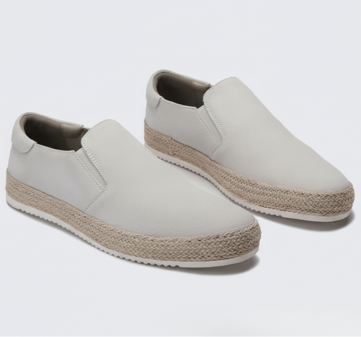 Herren Loafer Mokassins am Fuß, betonen eleganten Komfort und zeitlosen Stil. Idealer Business- & Freizeitschuh.