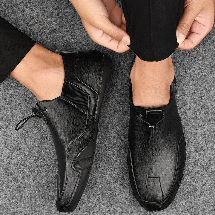 Klassische Herren Loafer Slip-On aus glattem Leder. Stilvolle Männerschuhe für Business-Casual und Freizeit.
