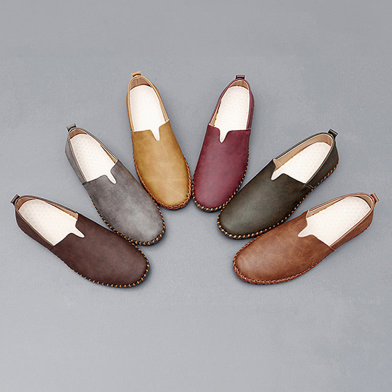 Zeitlose Herren Slipper aus echtem Leder, schwarz. Klassische Schuhe für stilvolle Männer im Alltag.