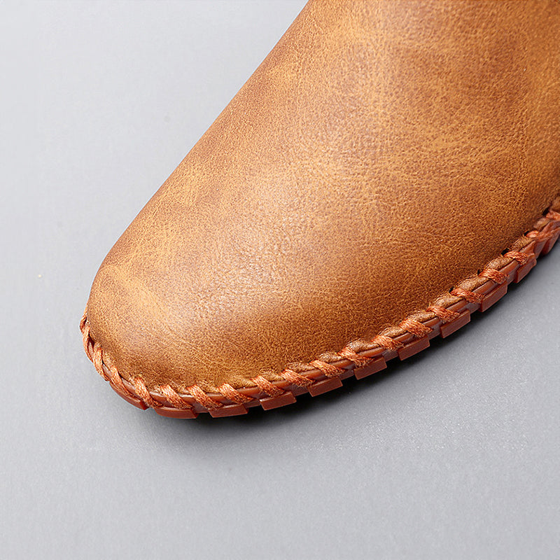 Schicke Herren Lederslipper in Schwarz, ideal für formelle Anlässe und Büro. Bequeme Eleganz für Männer.