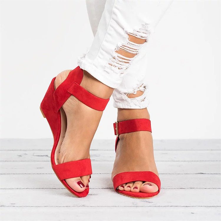 Bequeme Nora Damen Sandale mit verstellbaren Riemen für optimalen Halt. Perfekte Freizeitschuhe und Sommerschuhe.