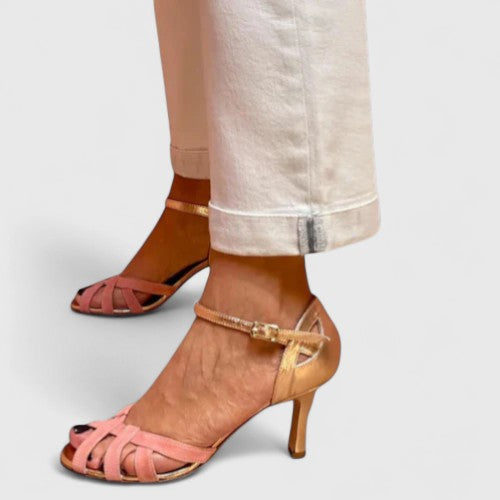 Stilvolle orthopädische High Heels, schwarze elegante Absätze, bequeme Damenschuhe für jeden Anlass.