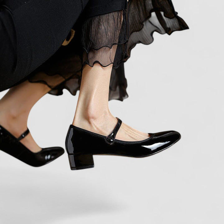 Rote orthopädische Damen Mary Janes, bequeme Komfortschuhe mit Fußgewölbestütze. Ideal für elegante Looks.