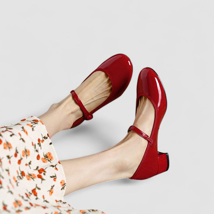 Detail der orthopädischen Damen Mary Janes: Elegante Riemchenschuhe mit Fußgewölbeunterstützung & Komfort.