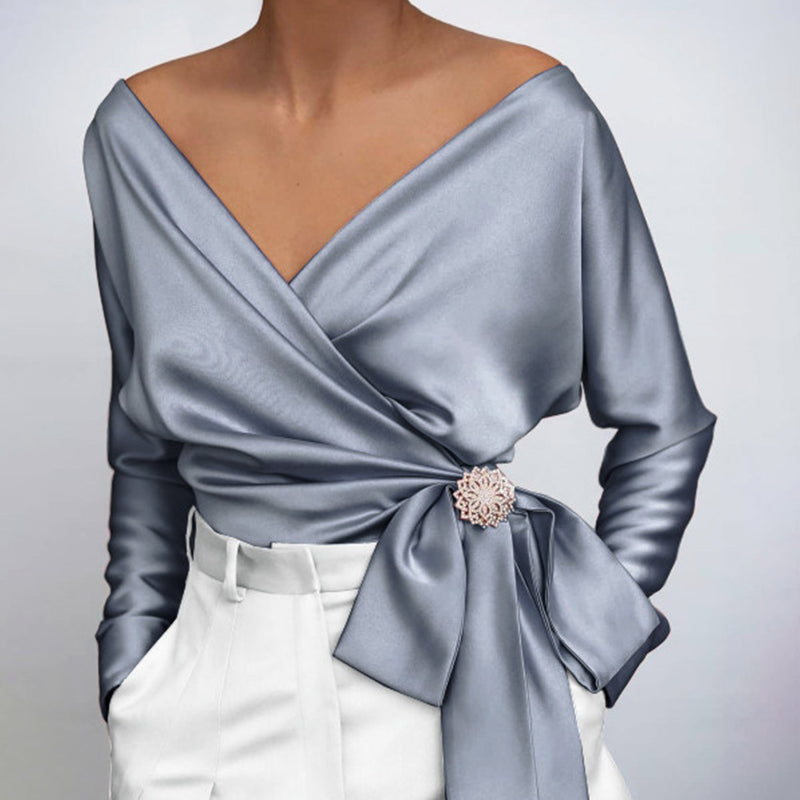 Moderne blaue Damenbluse, ideal für Frühling & Sommer. Leichtes Langarm-Oberteil für stilvolle Outfits.