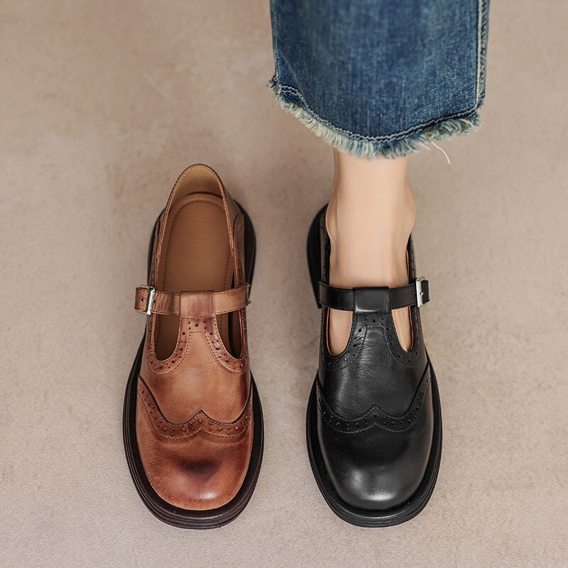 Flache Mary Janes Damenschuhe in Braun, elegante & bequeme Riemenschuhe. Perfekte Freizeitschuhe für jeden Tag.