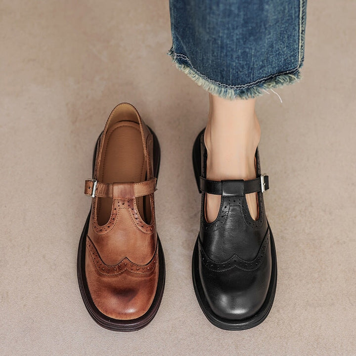 Flache Mary Janes Damenschuhe in Braun, elegante & bequeme Riemenschuhe. Perfekte Freizeitschuhe für jeden Tag.
