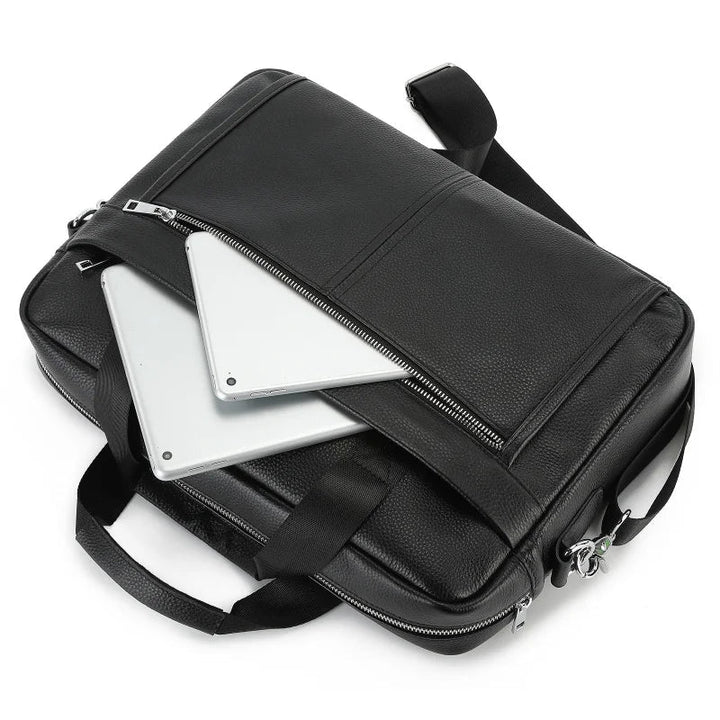 Stilvolle Herren-Aktentasche aus Leder im Vintage-Stil, ideal für Geschäftsreisen & Meetings.