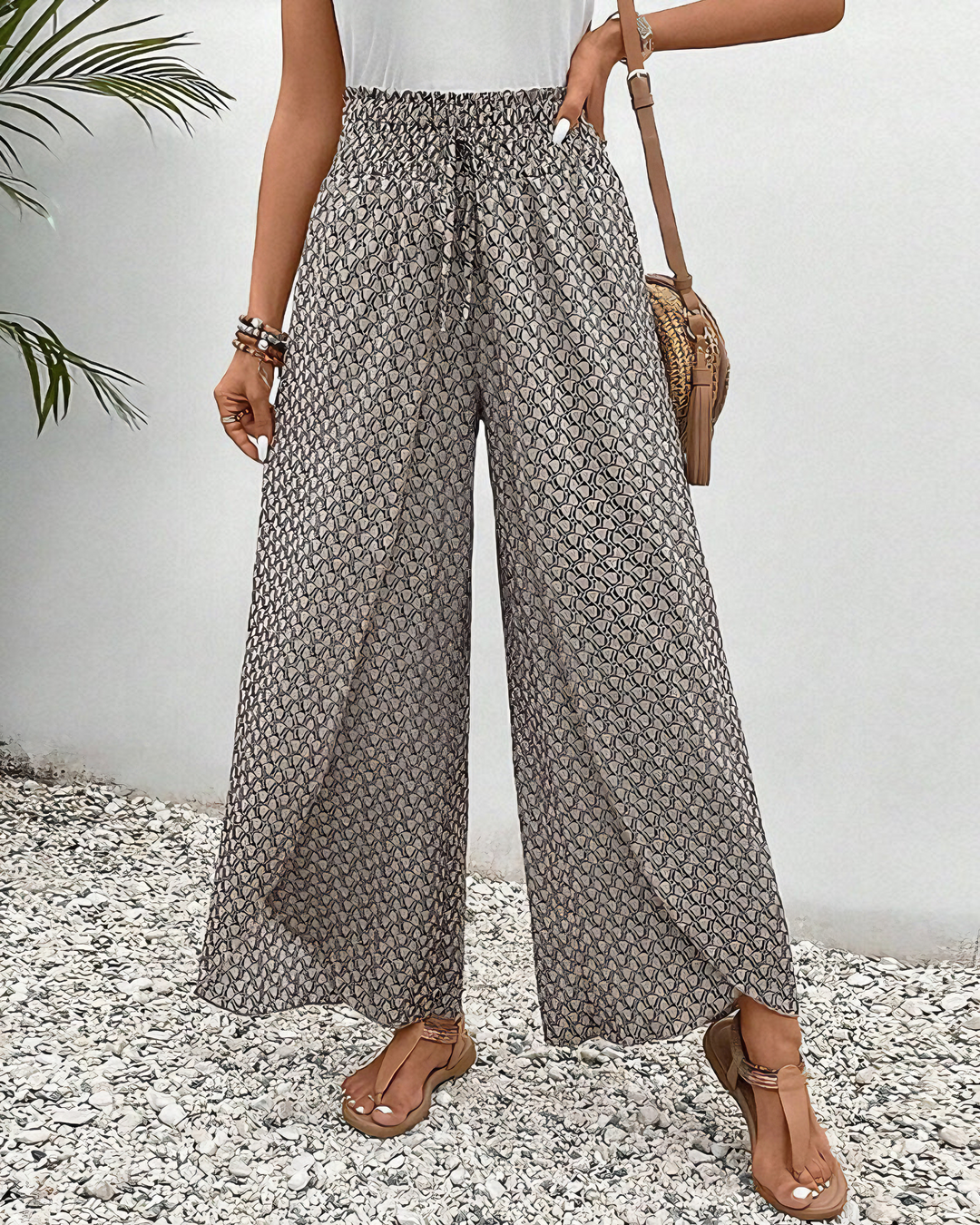 Elegante weite Damenhose für Business, Freizeit & besondere Anlässe. Bequem & fließend, ideal für einen stilvollen Look.