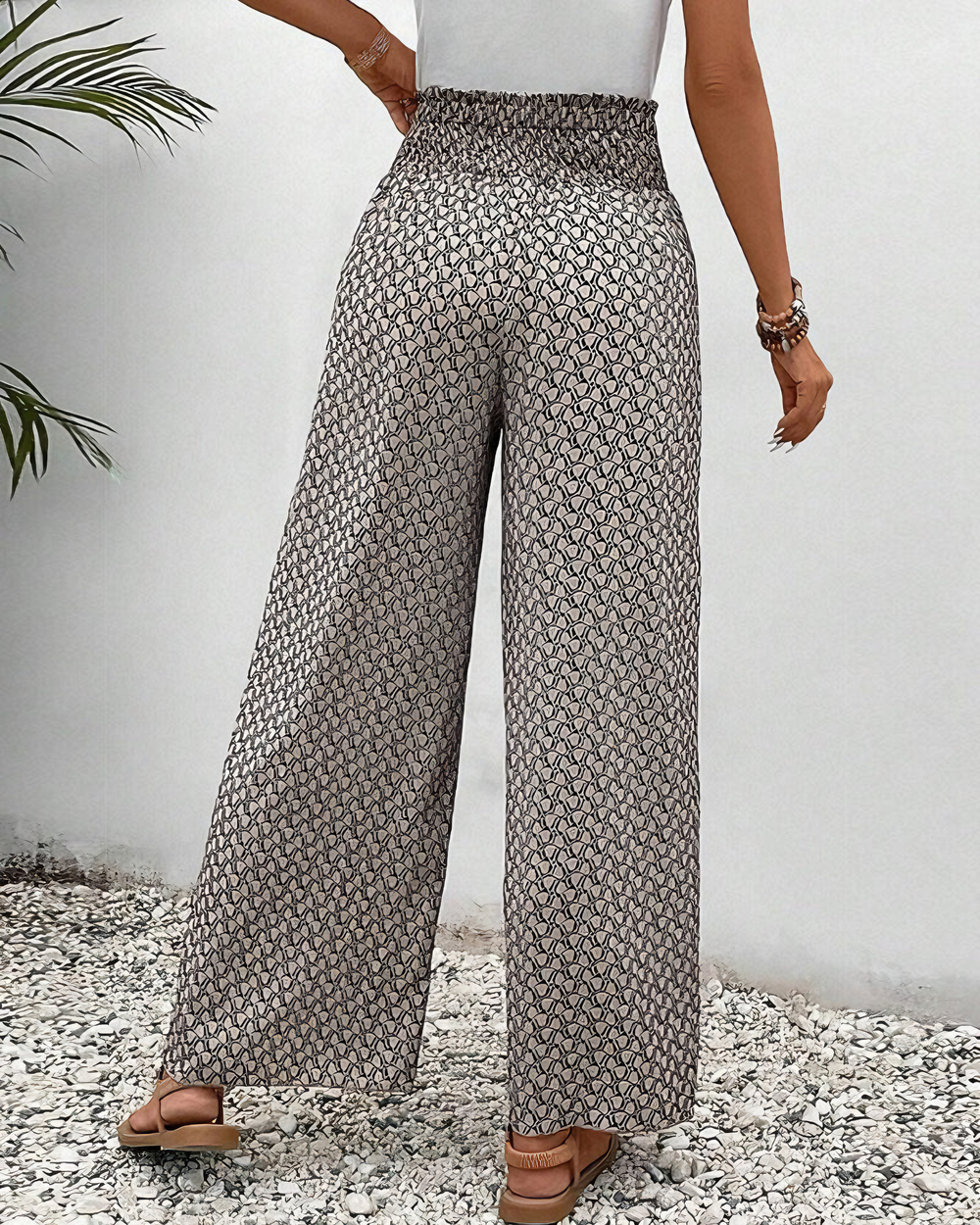 Vielseitige, fließende weite Damenhose für Sommer und Alltag. Hoher Tragekomfort, ideal für elegante und legere Outfits.
