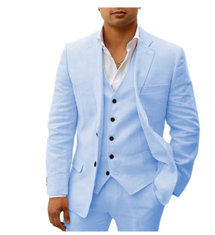 Stilvoller hellblauer 3-teiliger Herren-Sommeranzug, ideal als Hochzeits- oder Festanzug. Moderner Sommerstil.