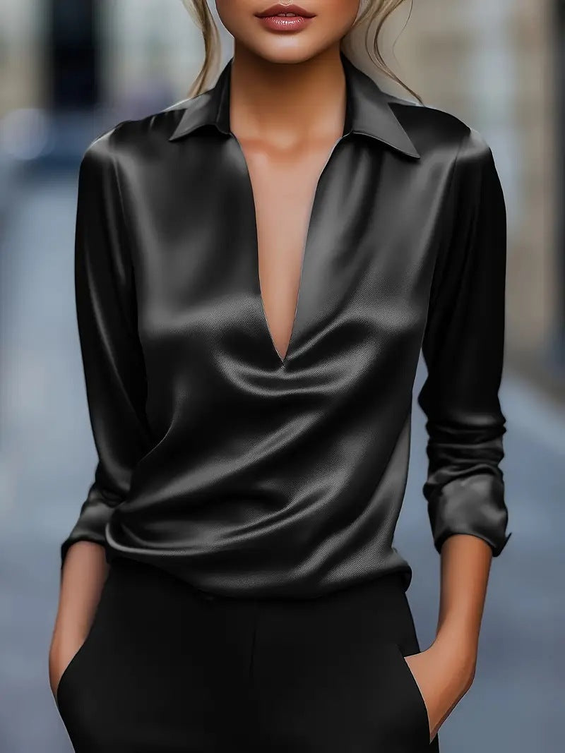 Feminine Bluse im Seiden-Look, eleganter V-Ausschnitt, als Freizeitbluse oder Business-Oberteil.