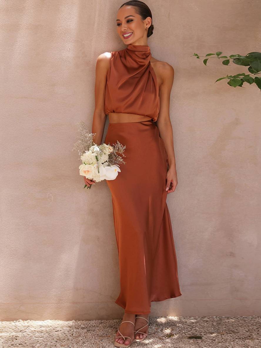 Sanfter, atmungsaktiver Stoff des eleganten Damen Maxi Zweiteilers, ideal für Feste.