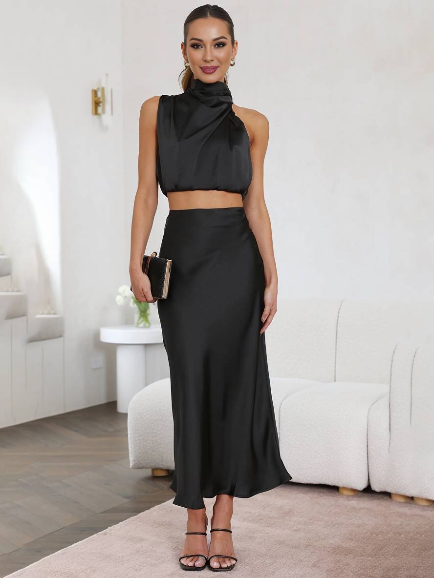 Elegantes Saumdetail des bodenlangen Maxi Rocks vom festlichen Damen Zweiteiler.