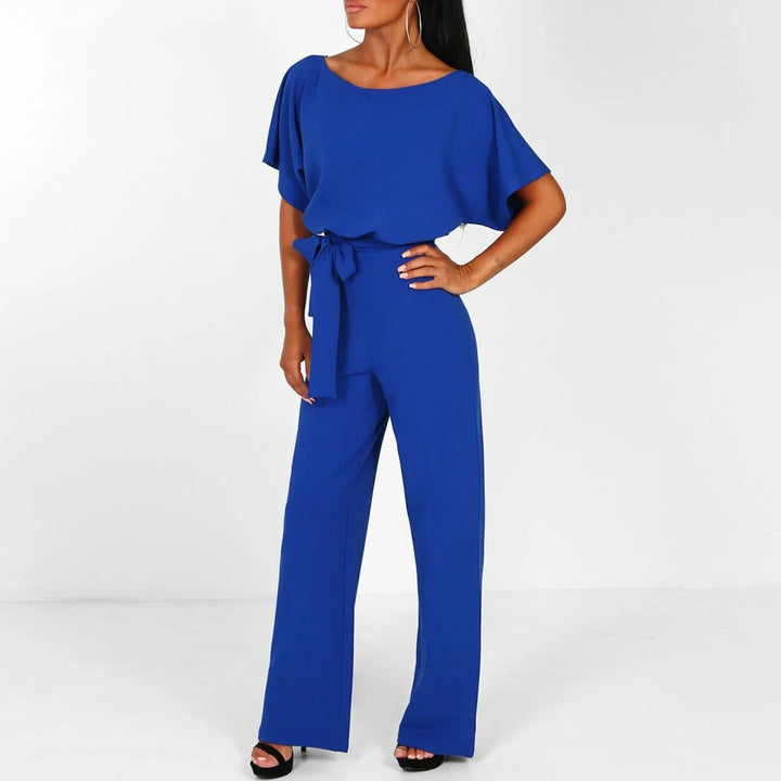 Luftiger Damen Sommer Jumpsuit mit Kurzarm, taillierter Passform & weitem Bein für entspannte Freizeit.