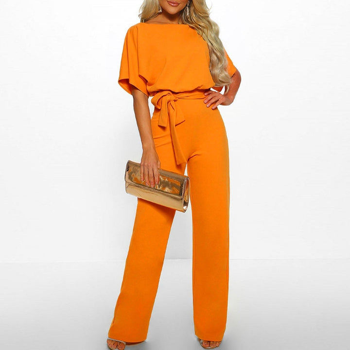 Bequemer Damen Jumpsuit für Sommer & Frühling. Mit Kurzarm, weitem Bein & tailliertem Schnitt, feminin.