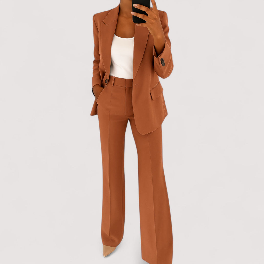 Stilvoller Damen Zweiteiler Anzug, elegant und festlich. Moderner Look für besondere Anlässe und Fashion-Statements.