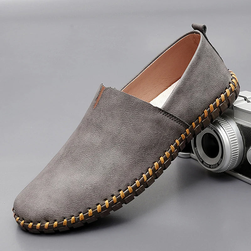Hochwertige Herren Slipper: Elegante Slip-On Schuhe für anspruchsvolle Männer.