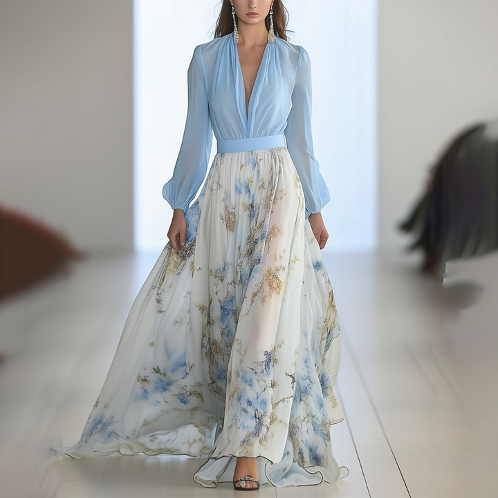 Anmutiges A-Linien Maxikleid für Damen in Blau, mit zartem Blumenmuster und Langarm. Ideales Hochzeitsgast-Kleid Herbst.