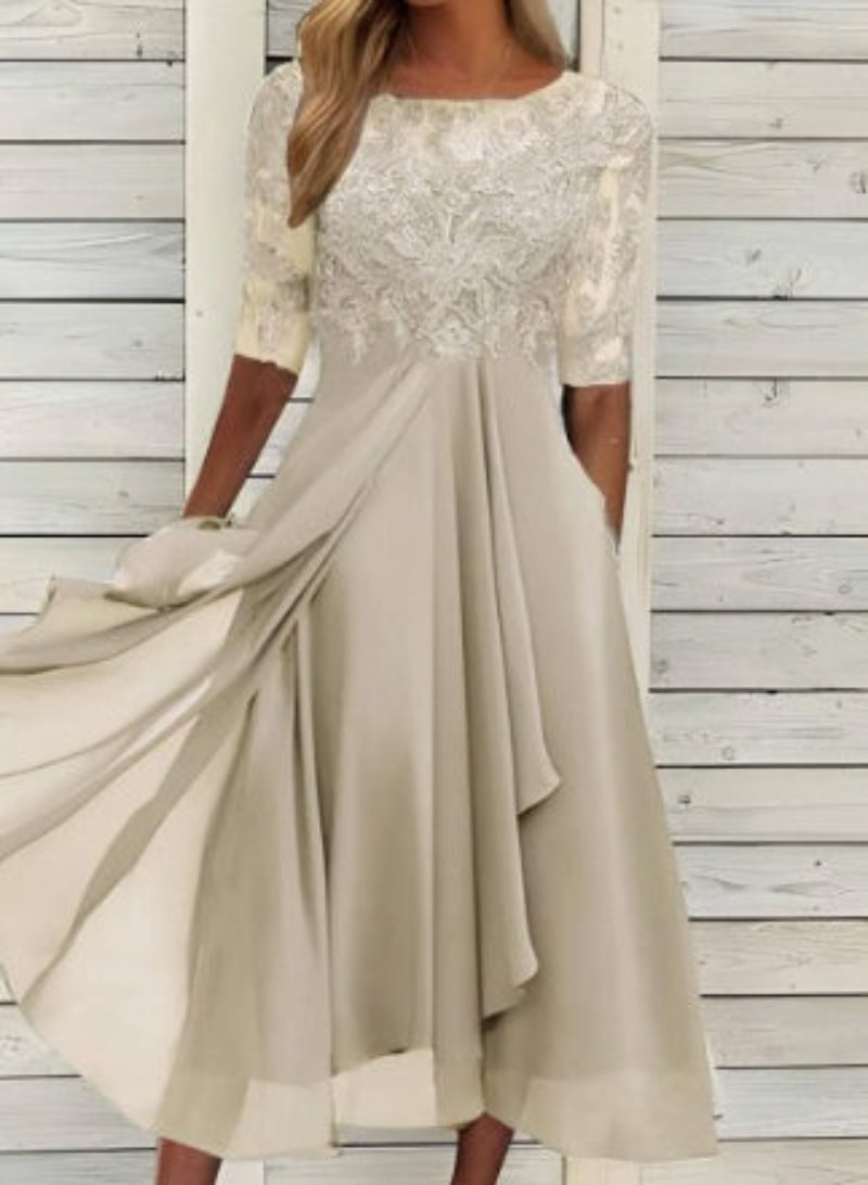 Exquisites Damen Abendkleid mit detaillierter floraler Spitze, ideal als Hochzeitsgastkleid oder für Bälle.