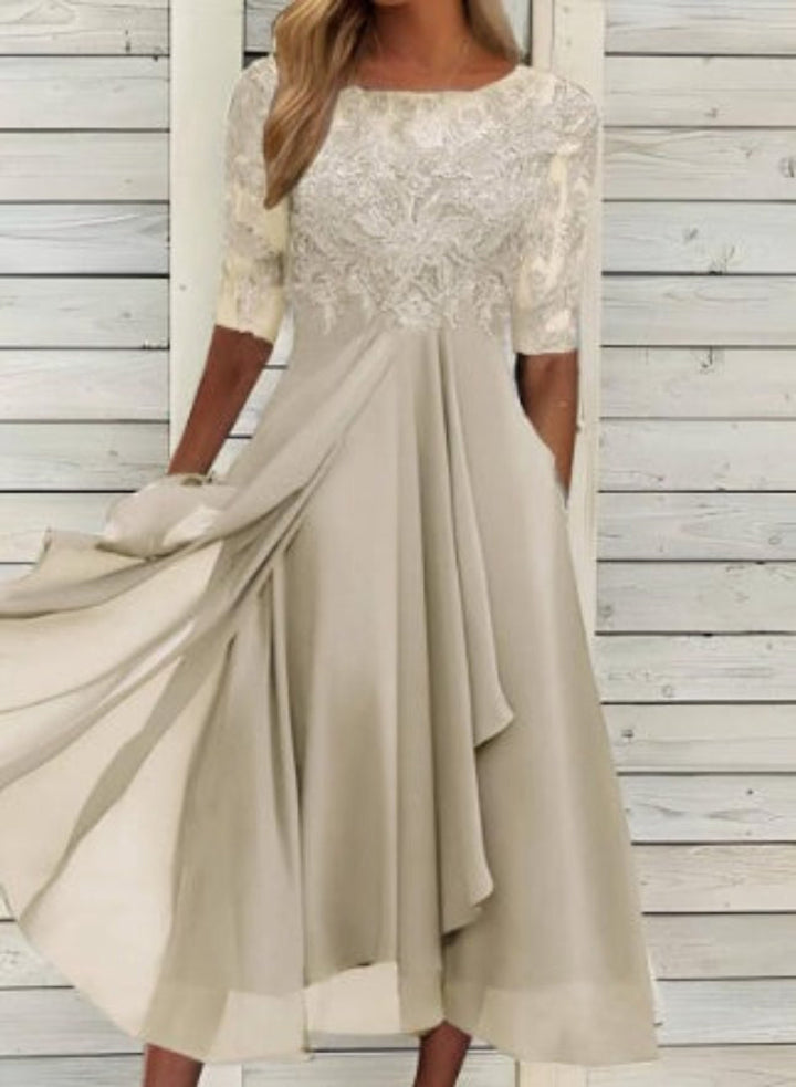 Exquisites Damen Abendkleid mit detaillierter floraler Spitze, ideal als Hochzeitsgastkleid oder für Bälle.