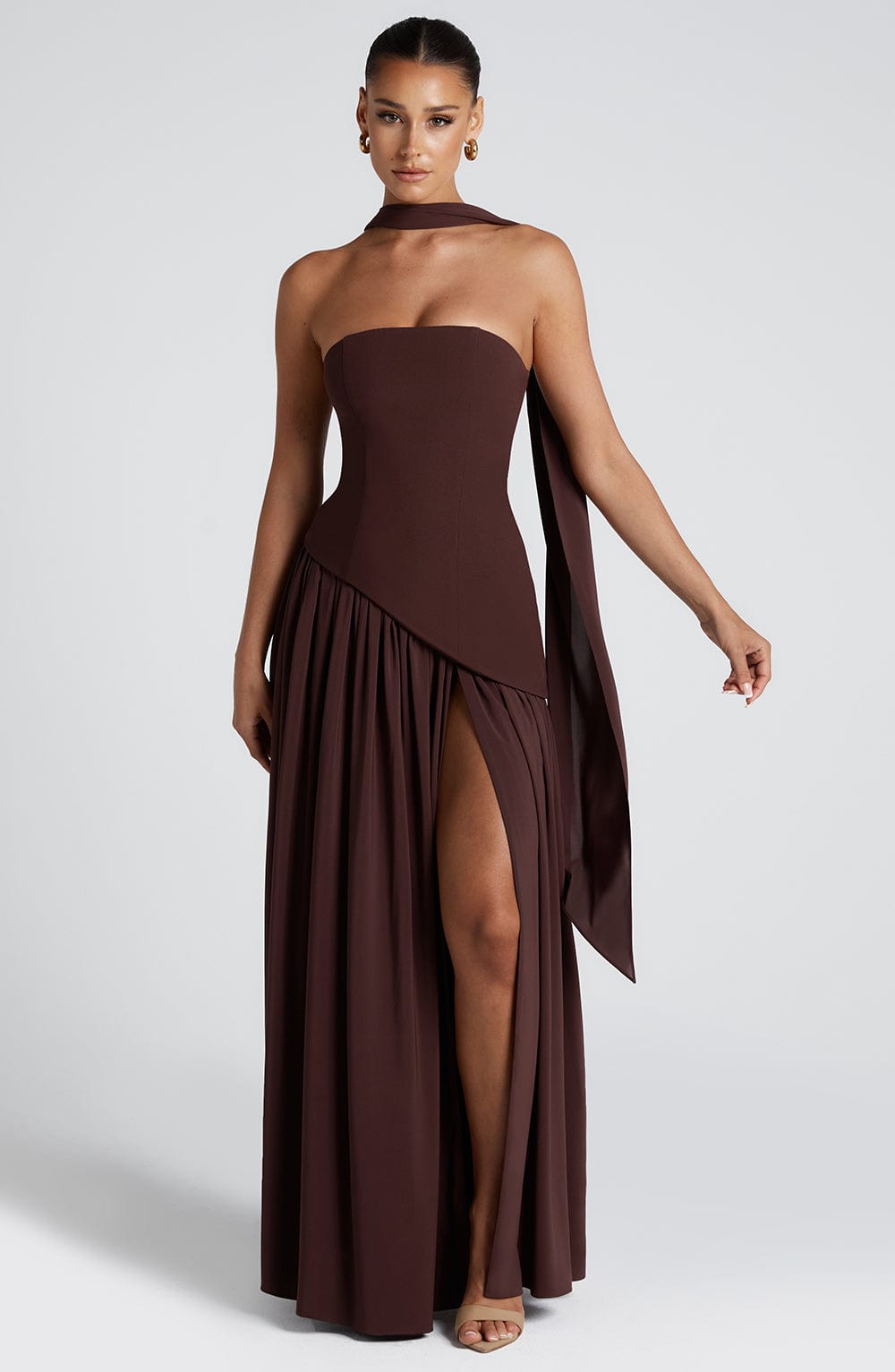 Stilvolles Damen Bandeau Maxikleid mit Schlitz, elegant als Hochzeitsgastkleid & Abendkleid.