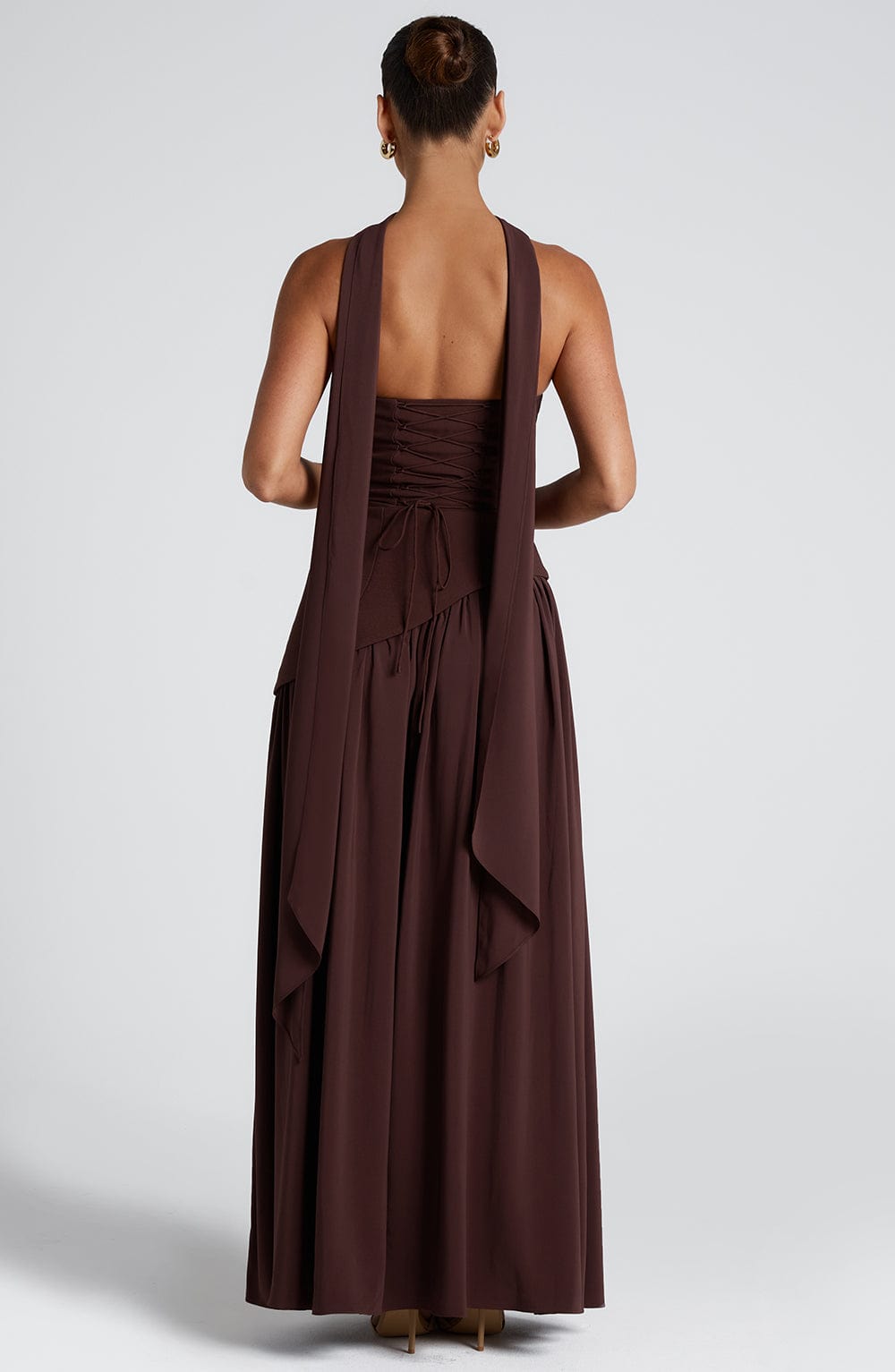 Bodenlanges Damen Bandeau Maxikleid mit elegantem seitlichen Schlitz, perfekt für festliche Abende.