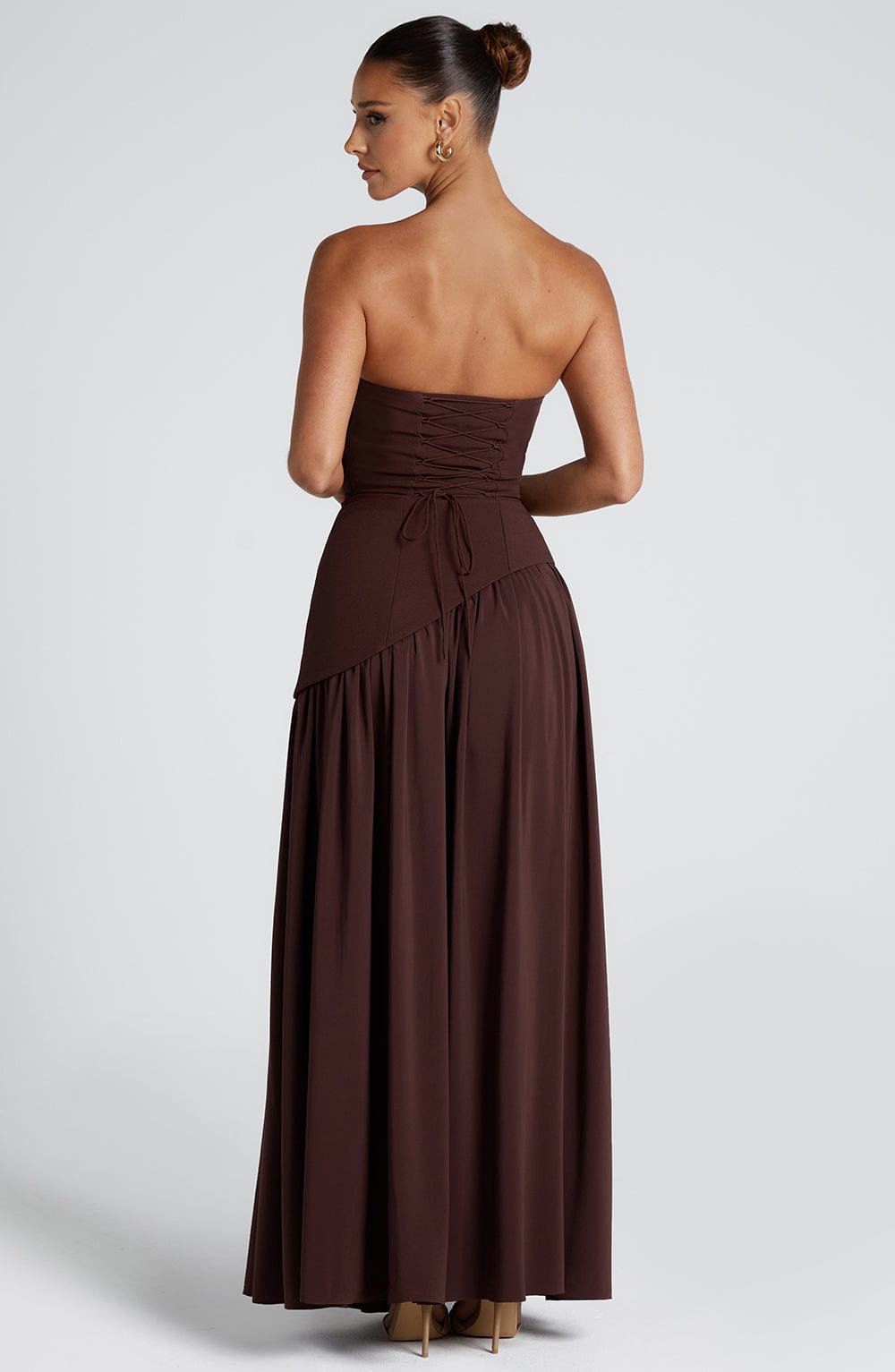 Fließendes Damen Bandeau Maxikleid mit Schlitz, elegant & bequem, ideal für Abend- & Sommeranlässe.