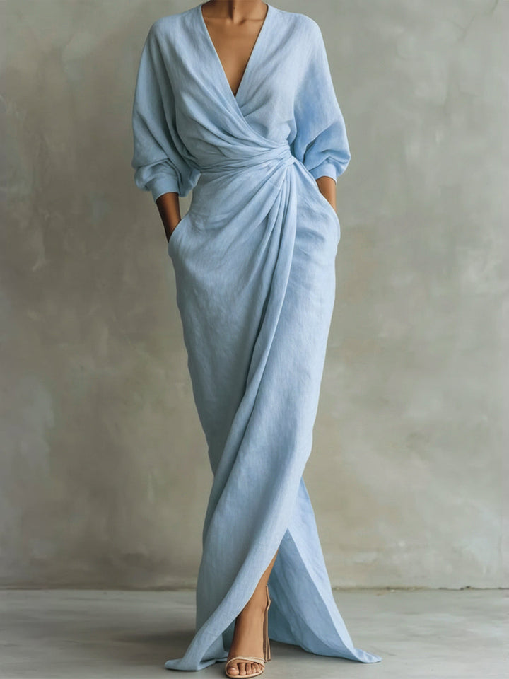 Schickes, fließendes Damen Herbstkleid für Hochzeitsgäste. Zeitloses elegantes Design mit 3/4-Ärmeln und V-Ausschnitt.