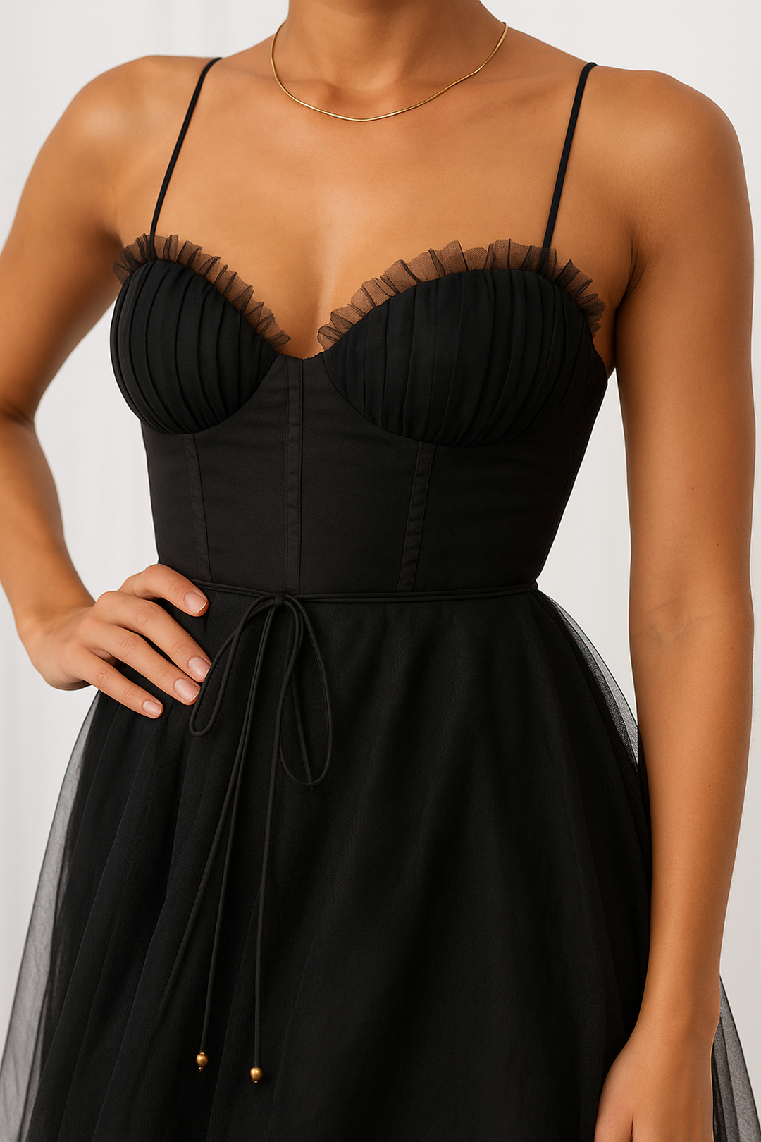 Elegantes Damen Midikleid mit Korsett-Stil in Schwarz. Ärmellos und schick für Abend & Feierlichkeiten.