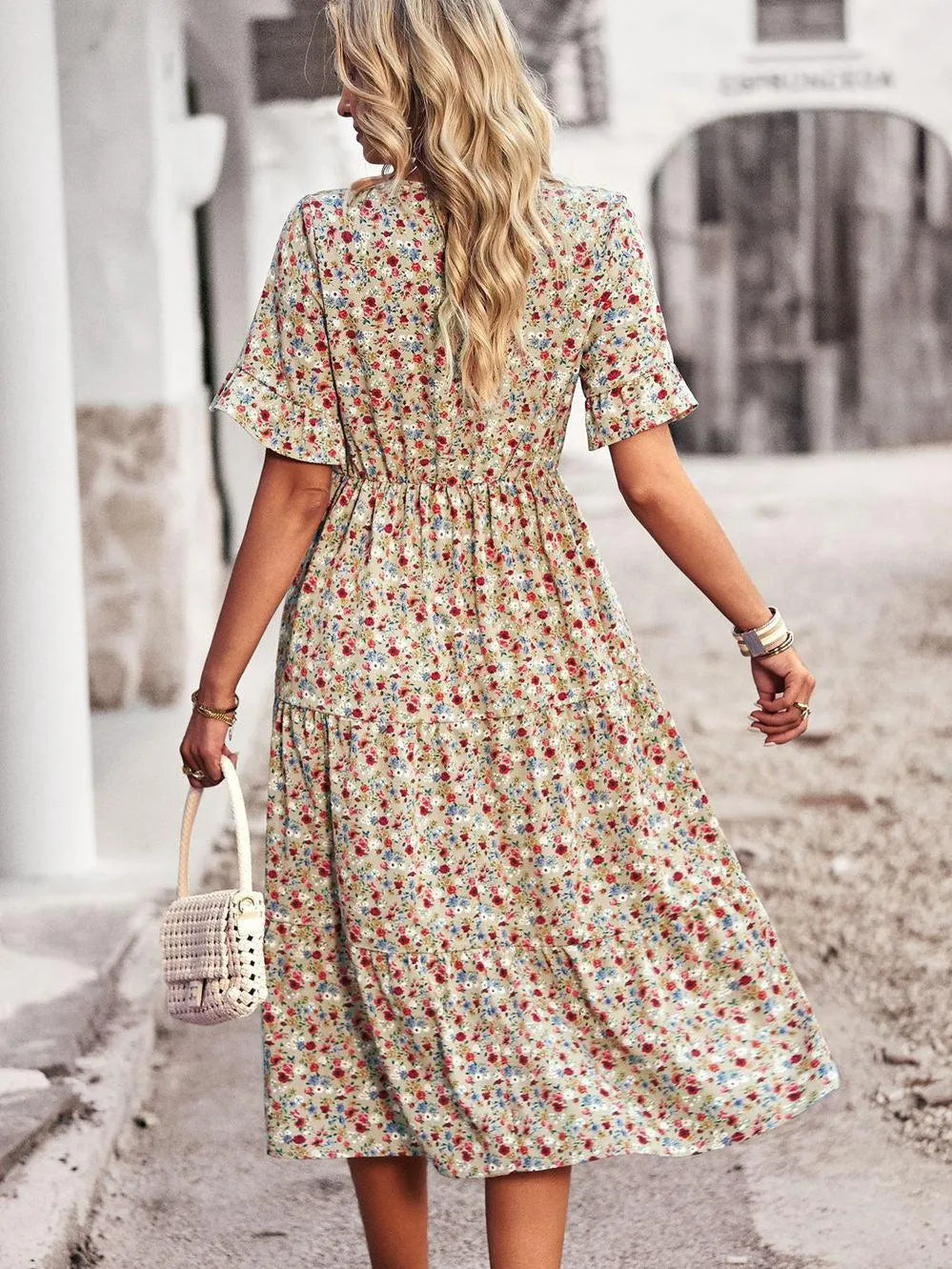 Stilvolles Damen Herbstkleid mit langen Ärmeln, bequem und perfekt für herbstliche Outfits.
