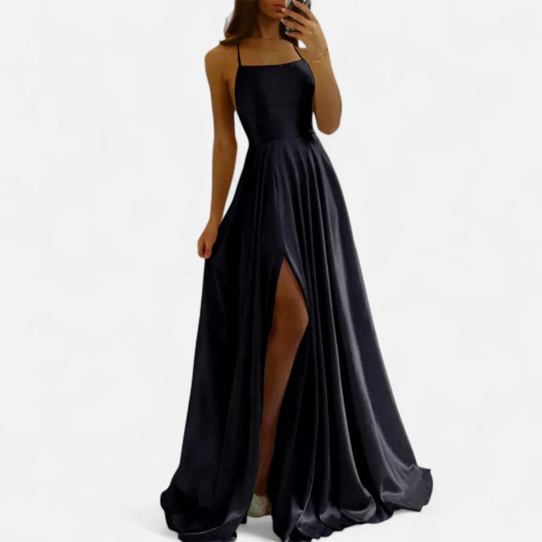 Elegantes Langarm-Maxikleid für Damen mit Schlitz, ideal als festliches Herbstkleid für Hochzeitsgäste.