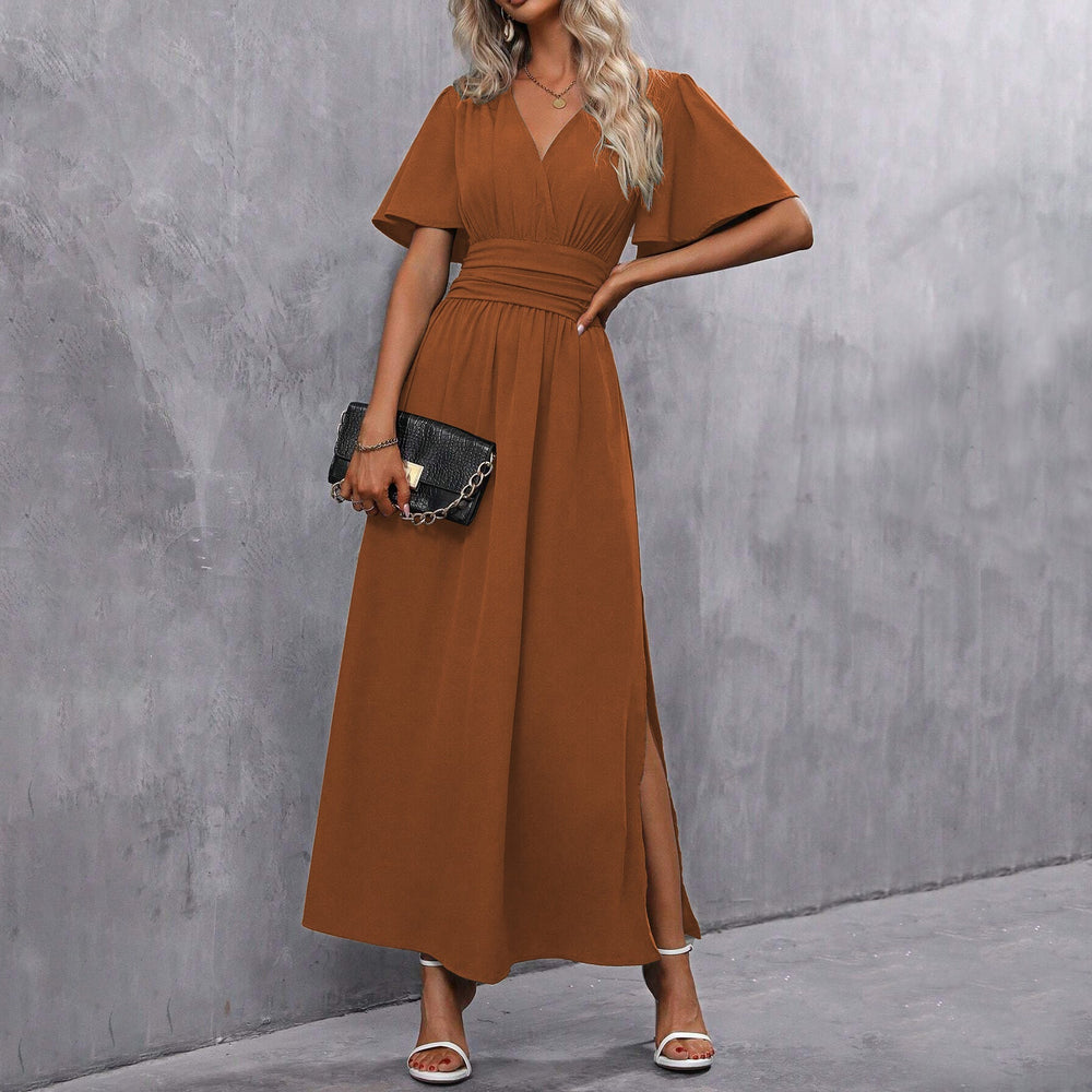 Schickes langes Sommerkleid für Damen mit V-Ausschnitt, ideal als Strandkleid oder festliches Partykleid.