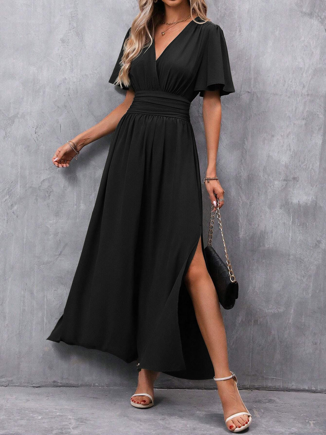 Bequemes und elegantes Damen Wickelkleid als Sommerkleid oder festliches Abendoutfit.