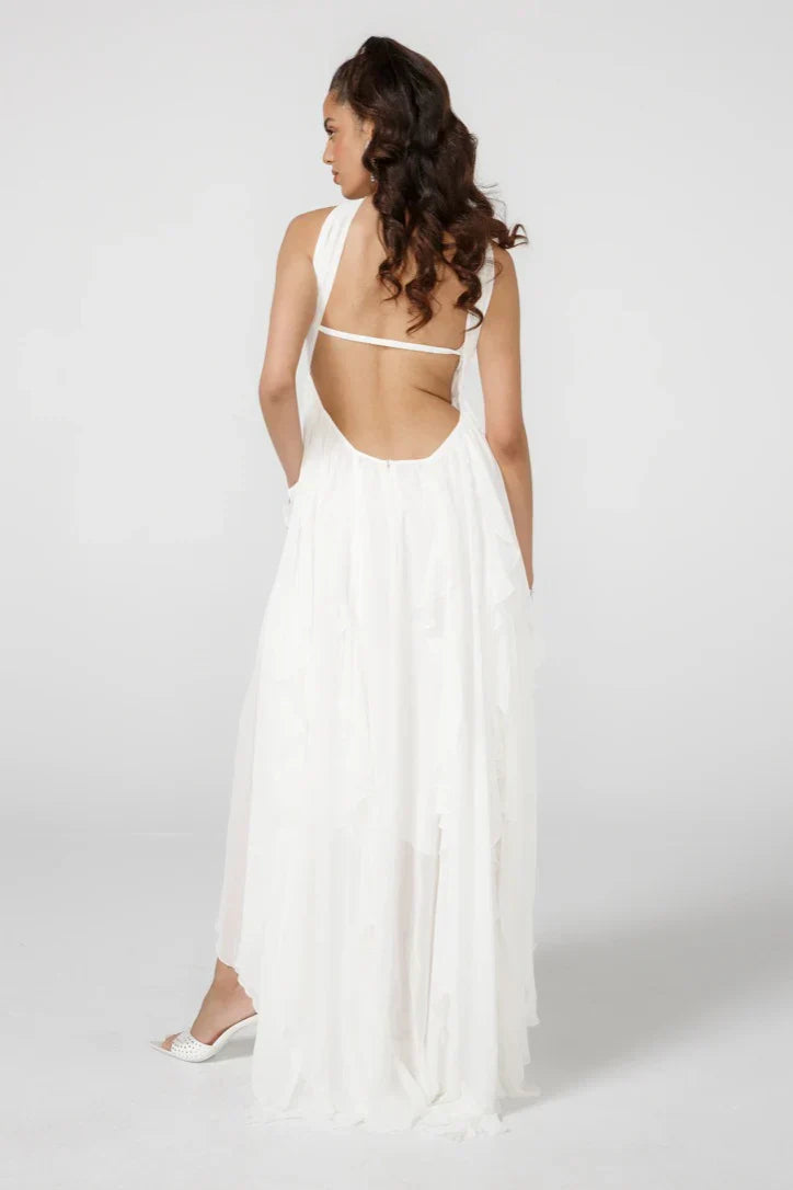 Weißes langes Neckholder Maxikleid für Damen, rückenfrei, perfekt als Sommerkleid oder elegantes Abendkleid.
