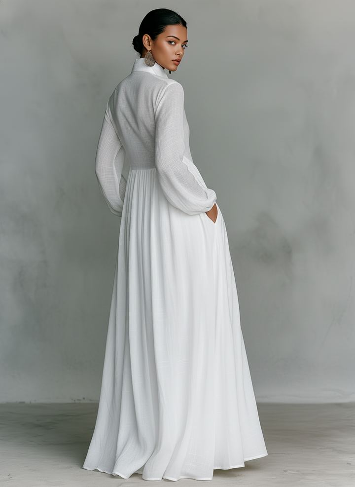 Modernes Damen Maxikleid mit Stehkragen. Langes, fließendes Sommerkleid mit Knopfleiste, ideal für den Alltag.