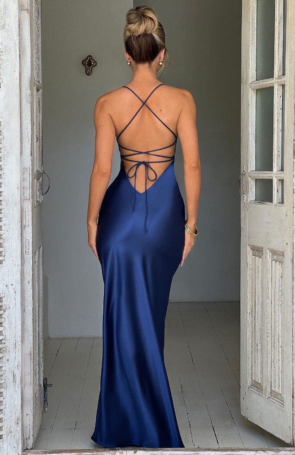 Stilvolles Maxikleid für Damen, perfekt für Partys, mit Beinschlitz & V-Ausschnitt.
