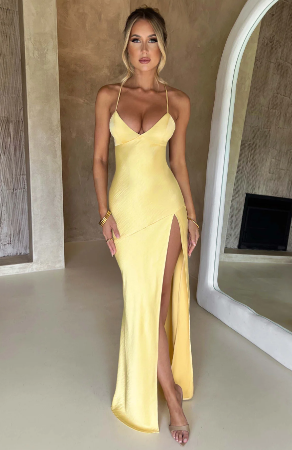 Modisches Damen Maxikleid mit Cut-out-Detail, V-Ausschnitt und hohem Beinschlitz.